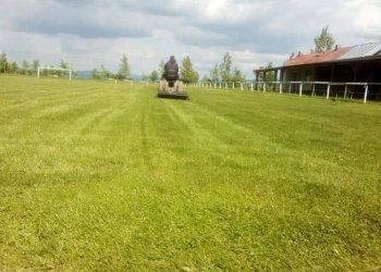 Foto č. 2 - Kapitán jde příkladem a připravuje pažit v Loučce