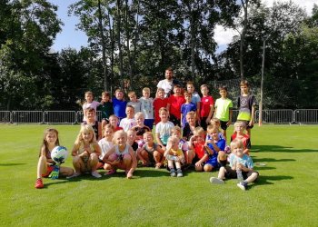 Foto č. 1 - Milan Baroš zavítal mezi fotbalové naděje na Prostřední Bečvu