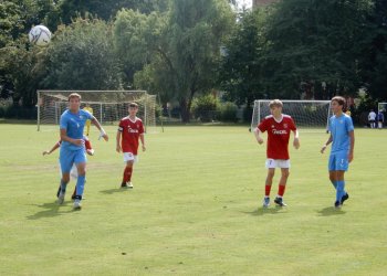 Foto č. 5 - Koňařík s Vavříkem řádili za Valmez U 17 proti Vítkovicím