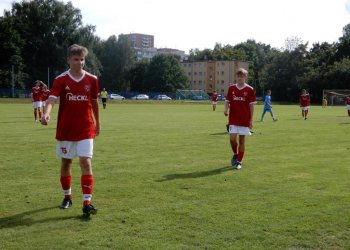 Foto č. 2 - Koňařík s Vavříkem řádili za Valmez U 17 proti Vítkovicím