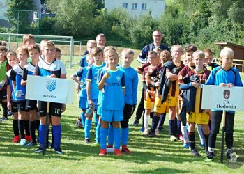 Foto č. 2 - Austin Future Cup vyhrál Trenčín. Domácí Liptál se radoval ze čtyř výher