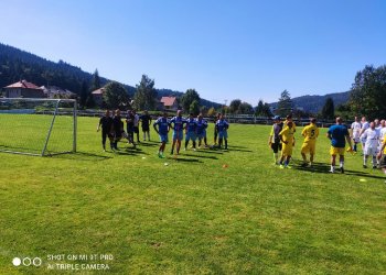 Foto č. 3 - Karolinka slavila 90 let i na hřišti