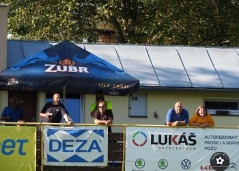 Foto č. 5 - Krhová B dala v Bynině dohromady jen deset hráčů. Domácí si s chutí zastříleli v čele s Petrem Pobořilem a Davidem Horákem