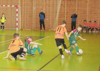 Foto č. 4 - Z oka a pera Julka Ficka - FOTBALOVOU MLÁDEŽ ČEKÁJÍ HALOVÉ TURNAJE