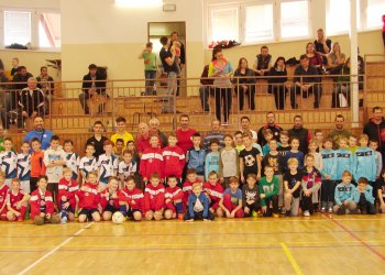 Foto č. 1 - Z oka a pera Julka Ficka - FOTBALOVOU MLÁDEŽ ČEKÁJÍ HALOVÉ TURNAJE