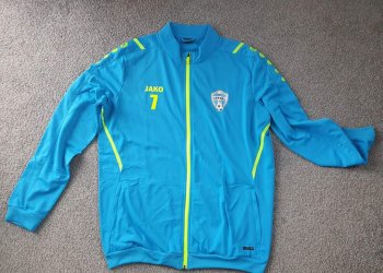 Foto č. 2 - FK Liptál je kompletně v klubovém. Po mládeži se mikin dočkali i muži