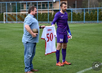 Foto č. 4 - Gratulace předsedovi FC Vsetín Petru Říhovi k jeho padesátinám