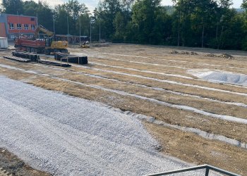 Foto č. 4 - Kompletní rekonstrukce hrací plochy na Prostřední Bečvě probíhá podle harmonogramu