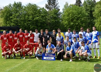 Foto č. 4 - FC FASTAV VSETÍN PŘEDAL ŠEK NA 30 000,- KČ RODIČŮM BENÍČKA MATŮŠE