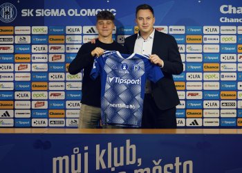 Foto č. 1 - Obrovský úspěch Valašského Meziříčí a celého valašského fotbalu. Z Václava Zahradníčka je profesionál