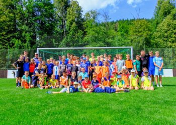 Foto č. 3 - Letní fotbalový kemp v Karolince: Děti trénovaly s reprezentanty a navštívily Baník Ostrava