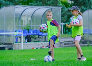 Foto č. 5 - Letní fotbalový kemp v Karolince: Děti trénovaly s reprezentanty a navštívily Baník Ostrava