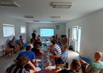 Foto č. 3 - Předsezónní seminář rozhodčích OFS Vsetín v Liptále: Tradiční příprava a ocenění legendy