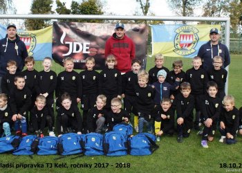 Foto č. 4 - Potěšující sponzoring pro mladší přípravku Kelče