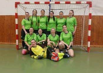 Foto č. 2 - Sigma Olomouc vyhrála charitativní halový turnaj žen na Dolní Bečvě. Na dobrou věc se vybralo 59 200,-