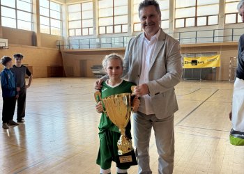 Foto č. 2 - Okresní výběry Vsetína na halovém turnaji v Luhačovicích: suverénní U11, bojovná U12