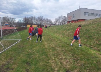 Foto č. 2 - U14 TJ Valašské Meziříčí: Bod z Třince i důkaz týmového ducha mimo hřiště