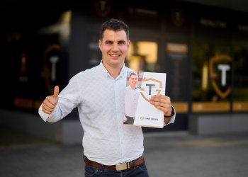 Foto č. 1 - Tomáš Surovec - znáte mě z hřiště. Už 10 let pomáhám i s prodejem nemovitostí