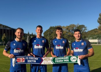 Foto č. 2 - Speciální šály Fastavu Vsetín a organizační pokyny před středečním MOL Cupem