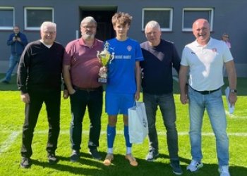 Foto č. 3 - Výběr OFS Vsetín U17 vybojoval na Memoriálu Josefa Šurala cenné třetí místo