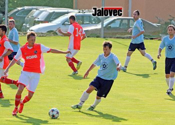Foto č. 1 - Ze zlatého archívu valašského fotbalu - Prostřední Bečva pokřtila první sadu nových dresů