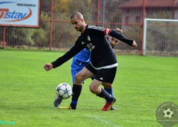 Jednočlenka ve Valašské Polance. Klobouky odjely s kanárem