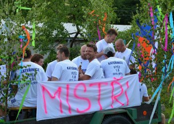 Foto č. 90 - Kateřinice - Lhota u Vsetína a oslavy prvního místa v 1. B třídě