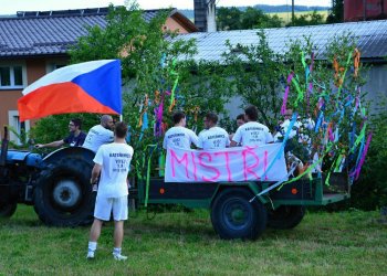 Foto č. 86 - Kateřinice - Lhota u Vsetína a oslavy prvního místa v 1. B třídě